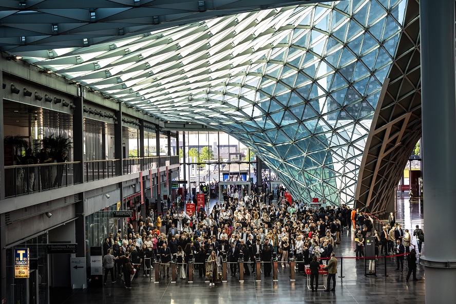 为什么这么多专业观众选择参观意大利米兰家具展?